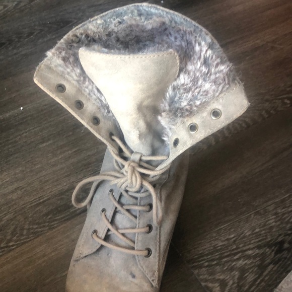 De stressed Fur Lined Boots - Picture 10 of 10